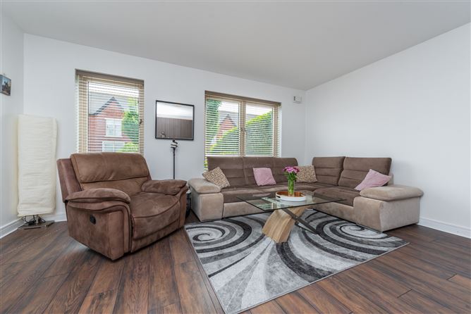 https://photos-a.propertyimages.ie/media/3/2/7/4935723/bd814b70-1ed2-4e36-9014-8a1a64b89107_l.jpg