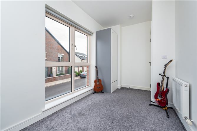 https://photos-a.propertyimages.ie/media/3/2/7/4935723/bd814b70-1ed2-4e36-9014-8a1a64b89107_l.jpg