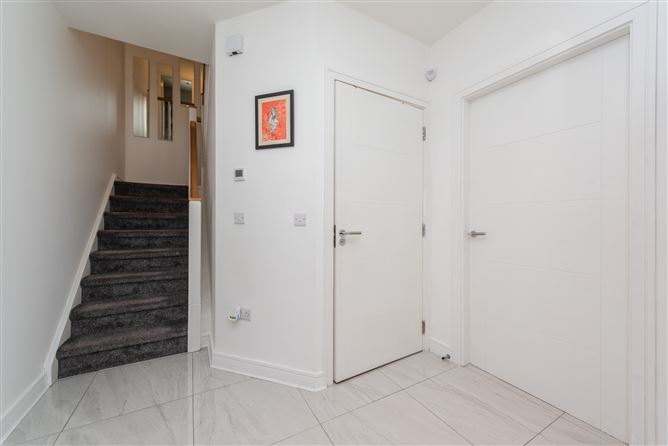 https://photos-a.propertyimages.ie/media/3/2/7/4935723/bd814b70-1ed2-4e36-9014-8a1a64b89107_l.jpg