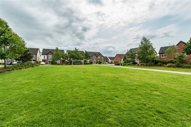 https://photos-a.propertyimages.ie/media/3/2/7/4935723/bd814b70-1ed2-4e36-9014-8a1a64b89107_l.jpg