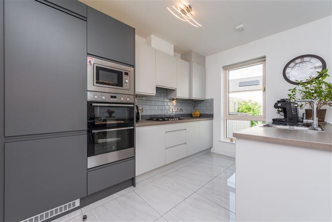 https://photos-a.propertyimages.ie/media/3/2/7/4935723/bd814b70-1ed2-4e36-9014-8a1a64b89107_l.jpg