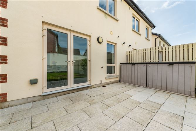 https://photos-a.propertyimages.ie/media/3/2/7/4935723/bd814b70-1ed2-4e36-9014-8a1a64b89107_l.jpg