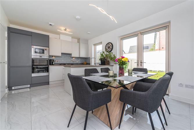 https://photos-a.propertyimages.ie/media/3/2/7/4935723/bd814b70-1ed2-4e36-9014-8a1a64b89107_l.jpg