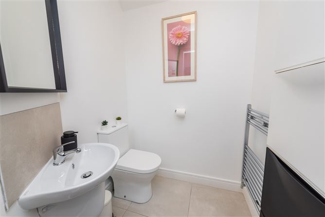 https://photos-a.propertyimages.ie/media/3/2/7/4935723/bd814b70-1ed2-4e36-9014-8a1a64b89107_l.jpg
