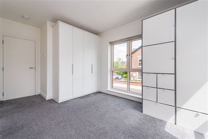https://photos-a.propertyimages.ie/media/3/2/7/4935723/bd814b70-1ed2-4e36-9014-8a1a64b89107_l.jpg