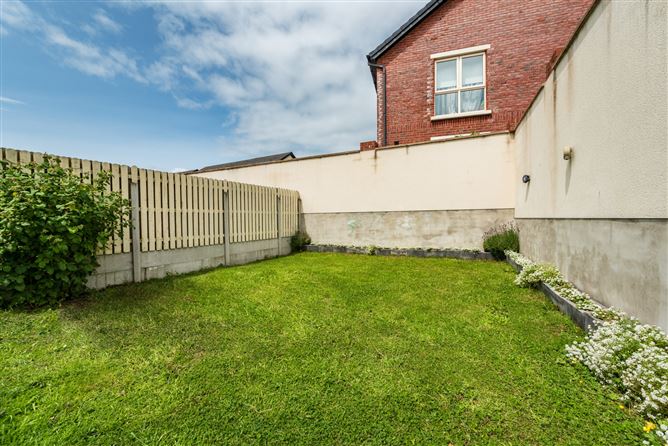 https://photos-a.propertyimages.ie/media/3/2/7/4935723/bd814b70-1ed2-4e36-9014-8a1a64b89107_l.jpg