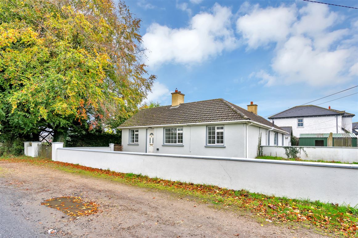 Whitesland, Residence & 2 no. Apartment Units, Rathbride Road, Kildare Town, Co. Kildare