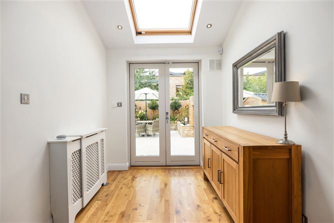 https://photos-a.propertyimages.ie/media/3/2/8/4962823/fc8cf2c4-3930-40b9-baaf-da71204283f4_l.jpg
