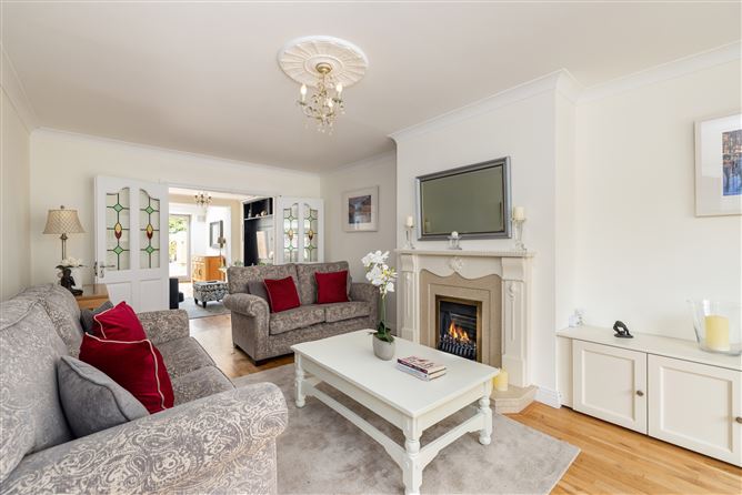https://photos-a.propertyimages.ie/media/3/2/8/4962823/fc8cf2c4-3930-40b9-baaf-da71204283f4_l.jpg