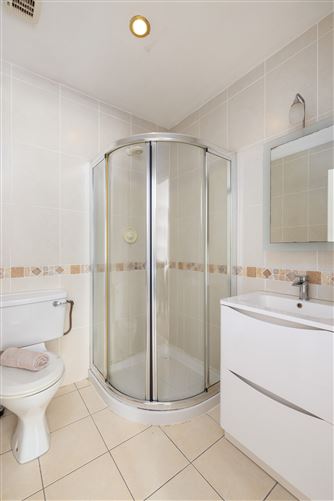 https://photos-a.propertyimages.ie/media/3/2/8/4962823/fc8cf2c4-3930-40b9-baaf-da71204283f4_l.jpg