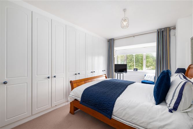 https://photos-a.propertyimages.ie/media/3/2/8/4962823/fc8cf2c4-3930-40b9-baaf-da71204283f4_l.jpg
