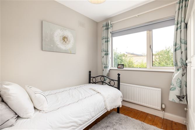 https://photos-a.propertyimages.ie/media/3/2/8/4962823/fc8cf2c4-3930-40b9-baaf-da71204283f4_l.jpg