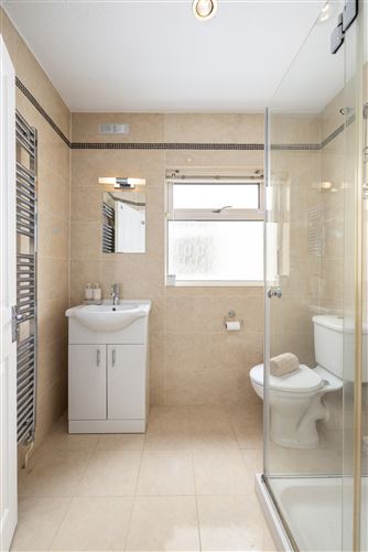 https://photos-a.propertyimages.ie/media/3/2/8/4962823/fc8cf2c4-3930-40b9-baaf-da71204283f4_l.jpg