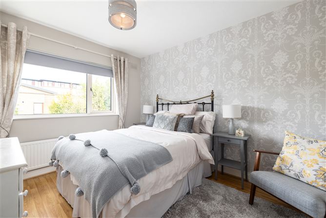 https://photos-a.propertyimages.ie/media/3/2/8/4962823/fc8cf2c4-3930-40b9-baaf-da71204283f4_l.jpg