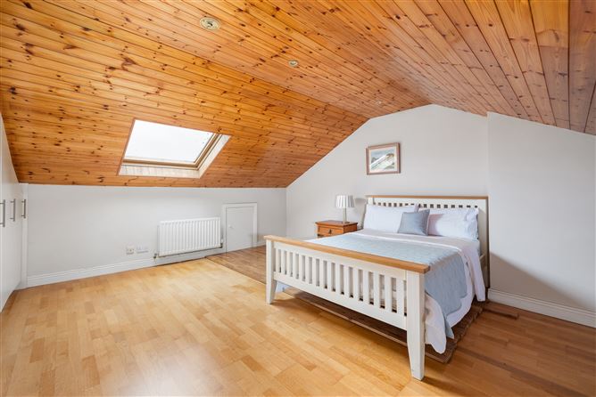 https://photos-a.propertyimages.ie/media/3/2/8/4962823/fc8cf2c4-3930-40b9-baaf-da71204283f4_l.jpg