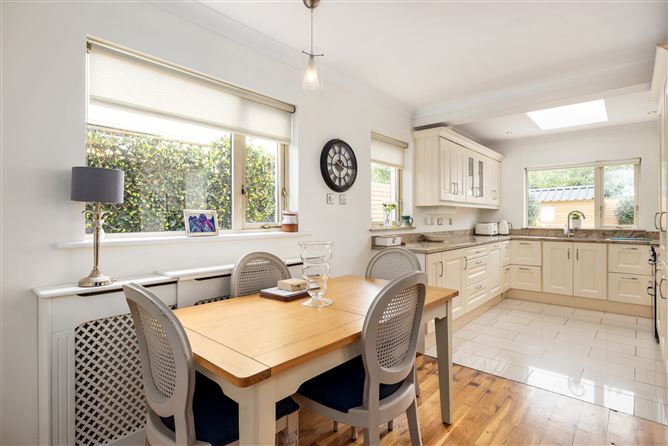 https://photos-a.propertyimages.ie/media/3/2/8/4962823/fc8cf2c4-3930-40b9-baaf-da71204283f4_l.jpg