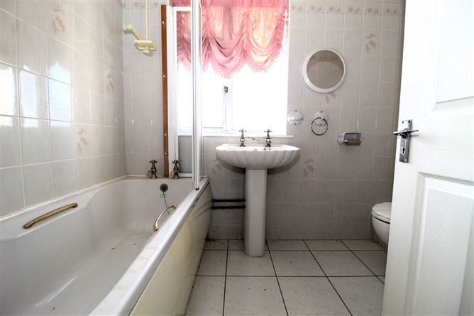 8 St. Cynoc's Terrace, Ferbane, Co. Offaly