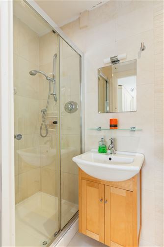 https://photos-a.propertyimages.ie/media/3/2/9/4960923/b00cfdb2-35f4-487e-b133-fa89ee053b6b_l.jpg