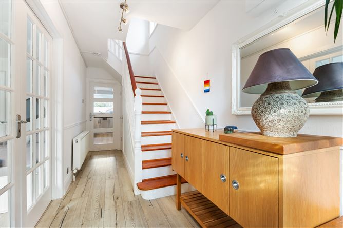 https://photos-a.propertyimages.ie/media/3/2/9/4960923/b00cfdb2-35f4-487e-b133-fa89ee053b6b_l.jpg