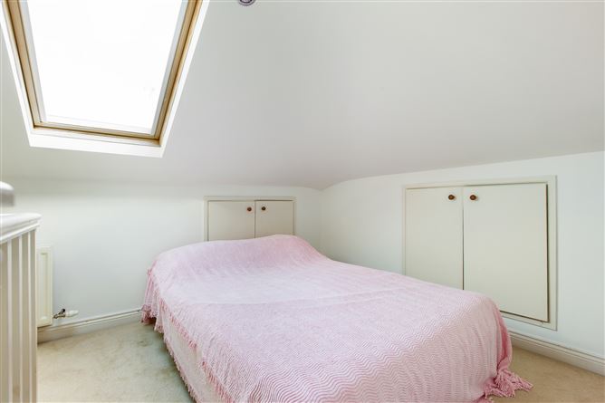 https://photos-a.propertyimages.ie/media/3/2/9/4960923/b00cfdb2-35f4-487e-b133-fa89ee053b6b_l.jpg