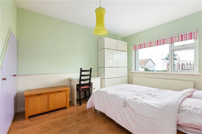 https://photos-a.propertyimages.ie/media/3/2/9/4960923/b00cfdb2-35f4-487e-b133-fa89ee053b6b_l.jpg