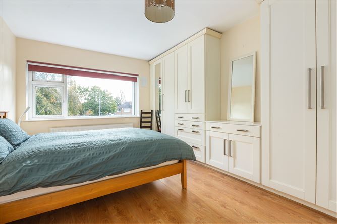 https://photos-a.propertyimages.ie/media/3/2/9/4960923/b00cfdb2-35f4-487e-b133-fa89ee053b6b_l.jpg