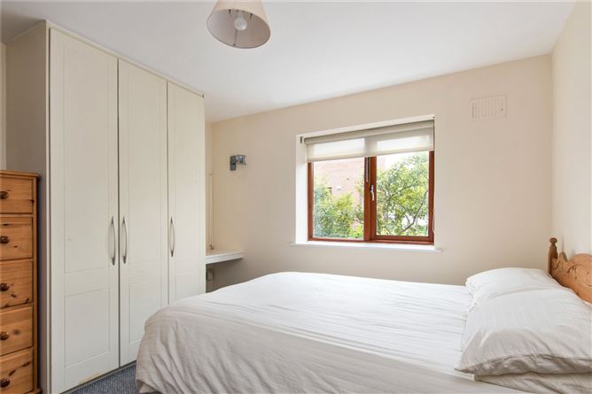 1 Hunters Hall, Hunterswood, Ballycullen, Dublin 24