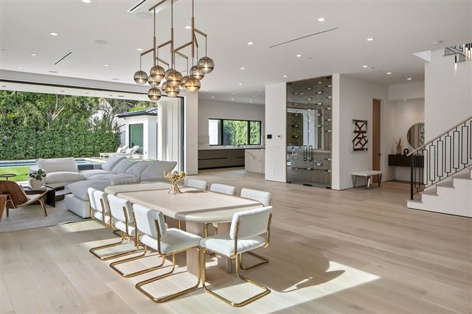 Stone & Ficus,Los Angeles,California,USA