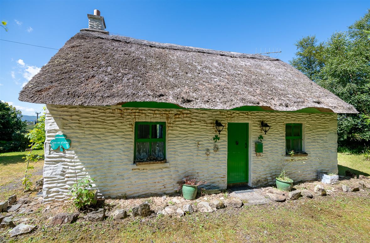 The Thatch Cottage, Derrylough, Tuosist, Kenmare, Co. Kerry The Thatch Cottage, Derrylough, Tuosist, Kenmare, Co. Kerry