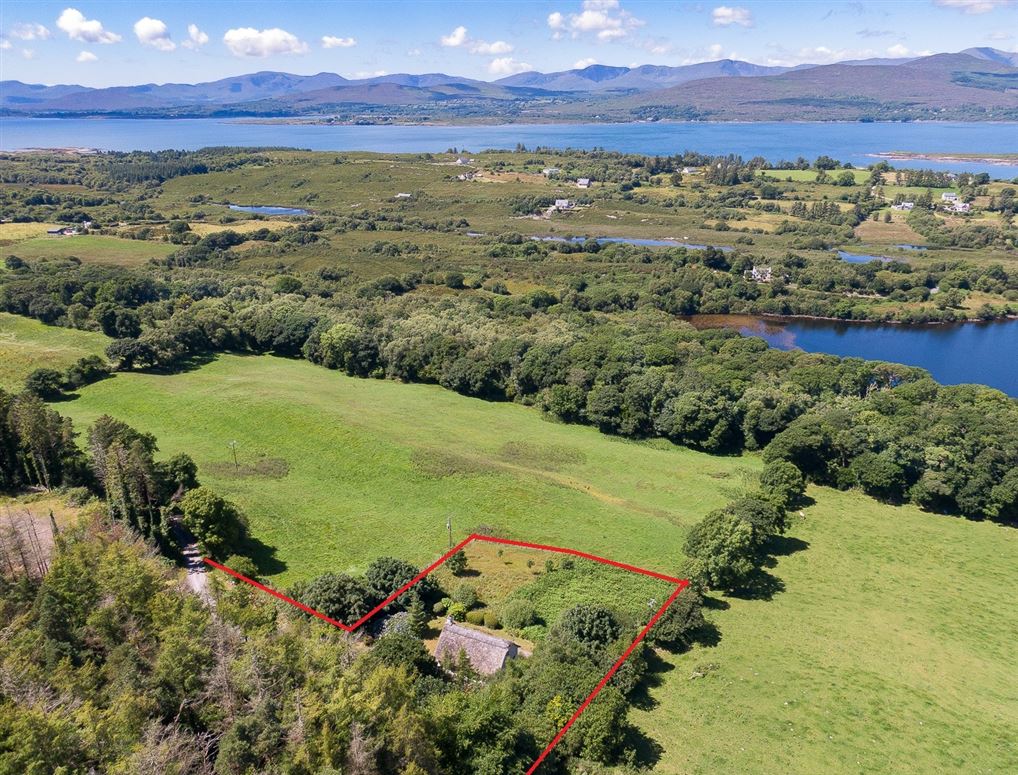 The Thatch Cottage, Derrylough, Tuosist, Kenmare, Co. Kerry The Thatch Cottage, Derrylough, Tuosist, Kenmare, Co. Kerry