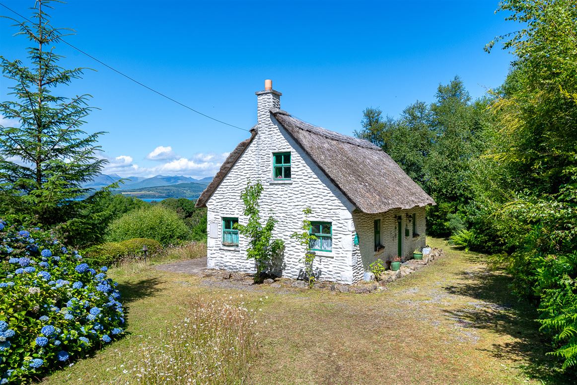The Thatch Cottage, Derrylough, Tuosist, Kenmare, Co. Kerry The Thatch Cottage, Derrylough, Tuosist, Kenmare, Co. Kerry