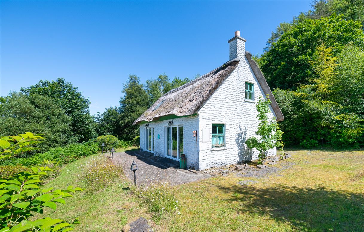 The Thatch Cottage, Derrylough, Tuosist, Kenmare, Co. Kerry The Thatch Cottage, Derrylough, Tuosist, Kenmare, Co. Kerry