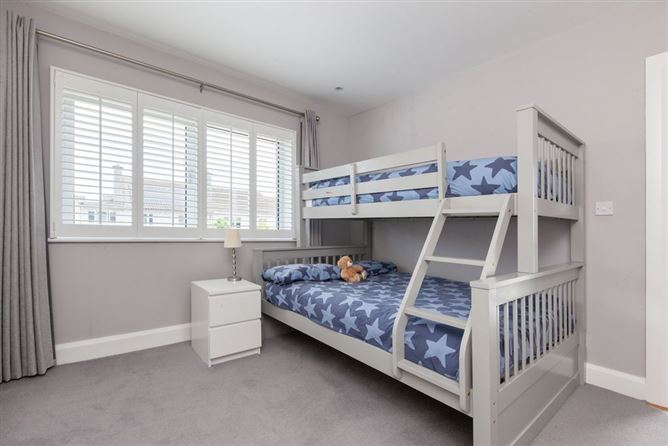 https://photos-a.propertyimages.ie/media/3/3/1/4937133/e509a349-7653-49b4-9896-78942b5f857d_l.jpg