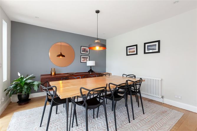 https://photos-a.propertyimages.ie/media/3/3/1/4937133/e509a349-7653-49b4-9896-78942b5f857d_l.jpg