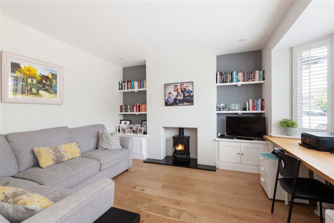 https://photos-a.propertyimages.ie/media/3/3/1/4937133/e509a349-7653-49b4-9896-78942b5f857d_l.jpg