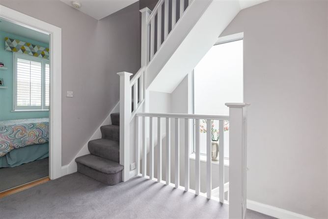 https://photos-a.propertyimages.ie/media/3/3/1/4937133/e509a349-7653-49b4-9896-78942b5f857d_l.jpg