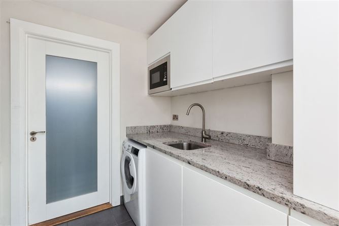 https://photos-a.propertyimages.ie/media/3/3/1/4937133/e509a349-7653-49b4-9896-78942b5f857d_l.jpg