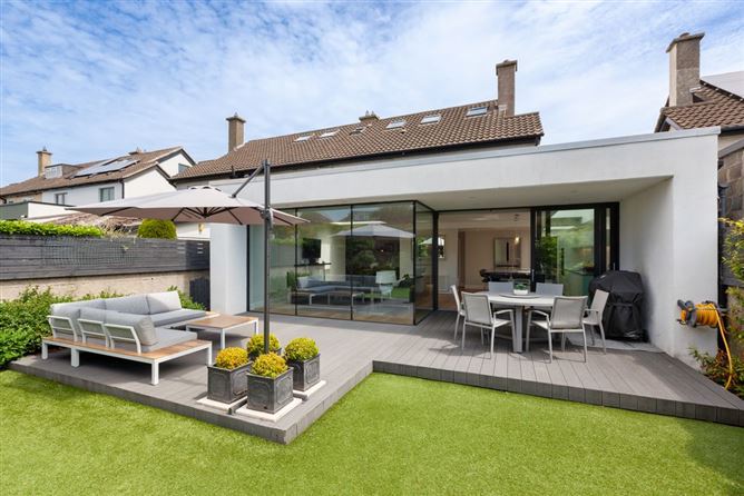 https://photos-a.propertyimages.ie/media/3/3/1/4937133/e509a349-7653-49b4-9896-78942b5f857d_l.jpg