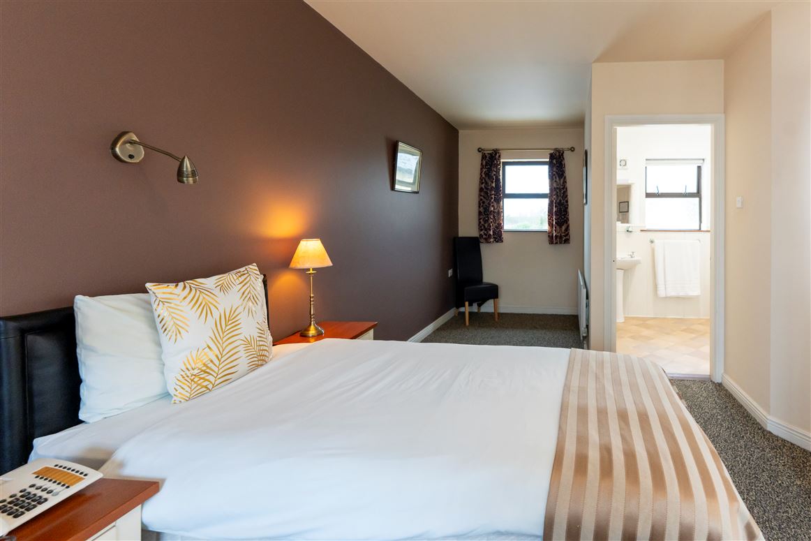 The Hunters Lodge , Newmarket on Fergus, Clare The Hunters Lodge , Newmarket on Fergus, Clare