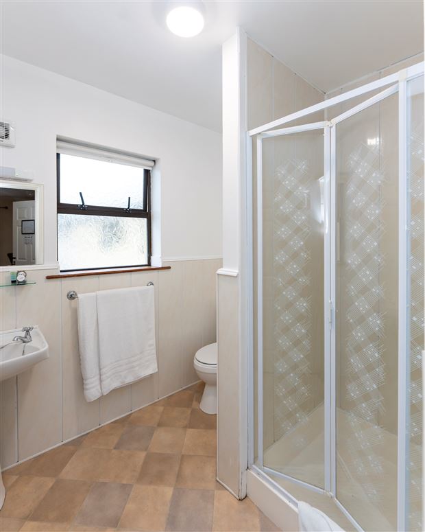 The Hunters Lodge , Newmarket on Fergus, Clare The Hunters Lodge , Newmarket on Fergus, Clare