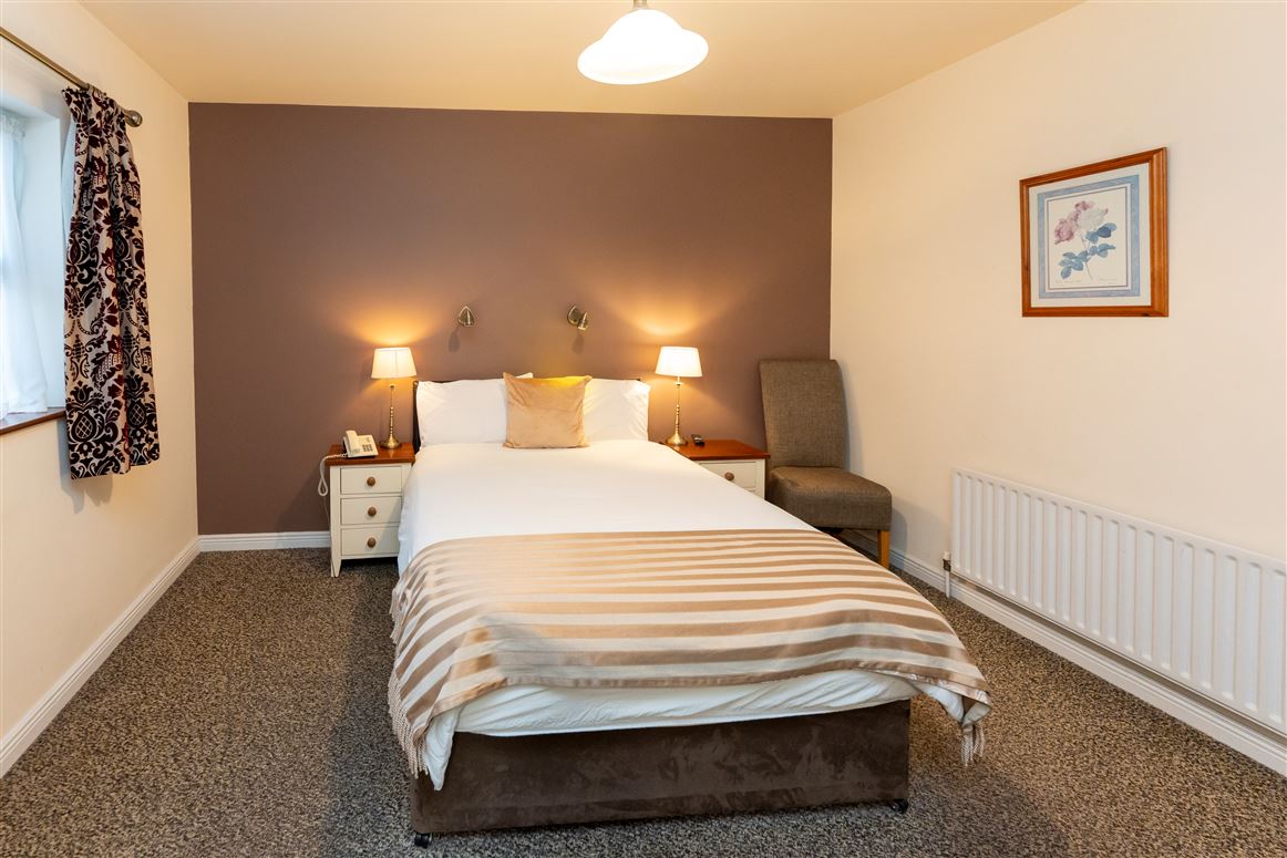 The Hunters Lodge , Newmarket on Fergus, Clare The Hunters Lodge , Newmarket on Fergus, Clare