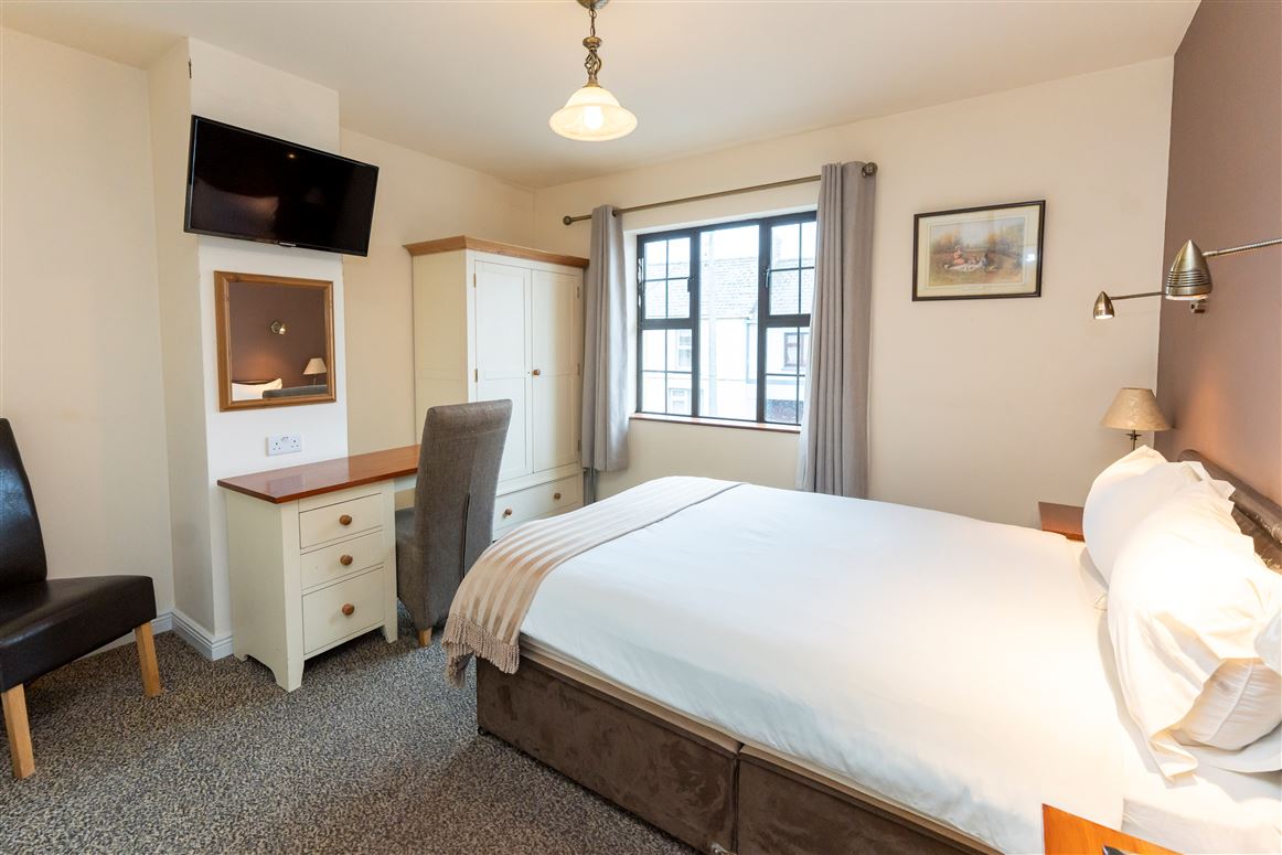 The Hunters Lodge , Newmarket on Fergus, Clare The Hunters Lodge , Newmarket on Fergus, Clare