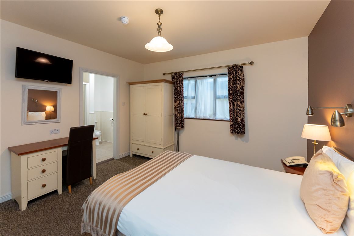 The Hunters Lodge , Newmarket on Fergus, Clare The Hunters Lodge , Newmarket on Fergus, Clare