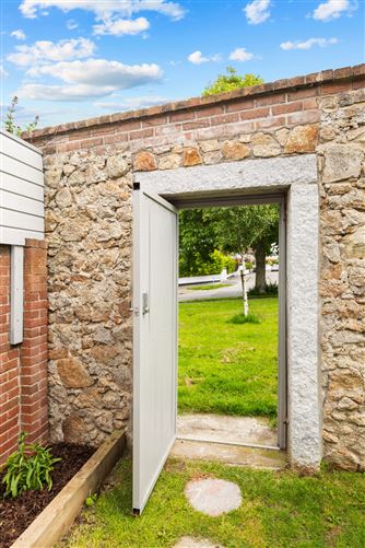 https://photos-a.propertyimages.ie/media/3/3/1/5008133/5ccaba8b-f85c-4f13-a264-7fb19bd699a6_l.jpg