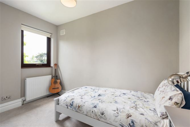 https://photos-a.propertyimages.ie/media/3/3/1/5008133/5ccaba8b-f85c-4f13-a264-7fb19bd699a6_l.jpg