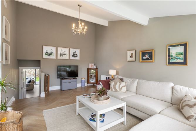 https://photos-a.propertyimages.ie/media/3/3/1/5008133/5ccaba8b-f85c-4f13-a264-7fb19bd699a6_l.jpg