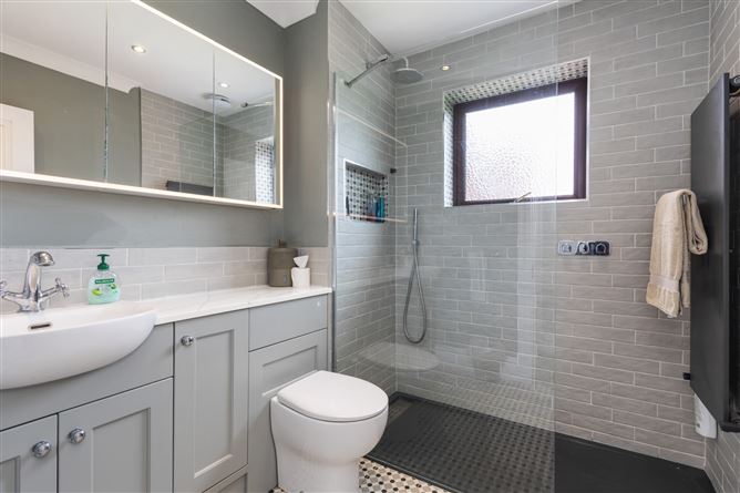 https://photos-a.propertyimages.ie/media/3/3/1/5008133/5ccaba8b-f85c-4f13-a264-7fb19bd699a6_l.jpg