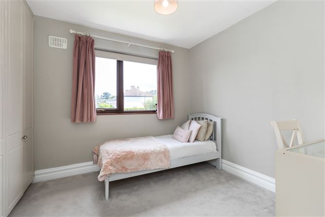 https://photos-a.propertyimages.ie/media/3/3/1/5008133/5ccaba8b-f85c-4f13-a264-7fb19bd699a6_l.jpg