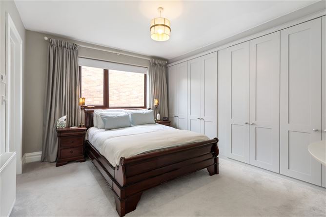 https://photos-a.propertyimages.ie/media/3/3/1/5008133/5ccaba8b-f85c-4f13-a264-7fb19bd699a6_l.jpg