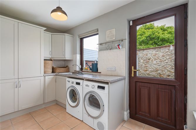 https://photos-a.propertyimages.ie/media/3/3/1/5008133/5ccaba8b-f85c-4f13-a264-7fb19bd699a6_l.jpg